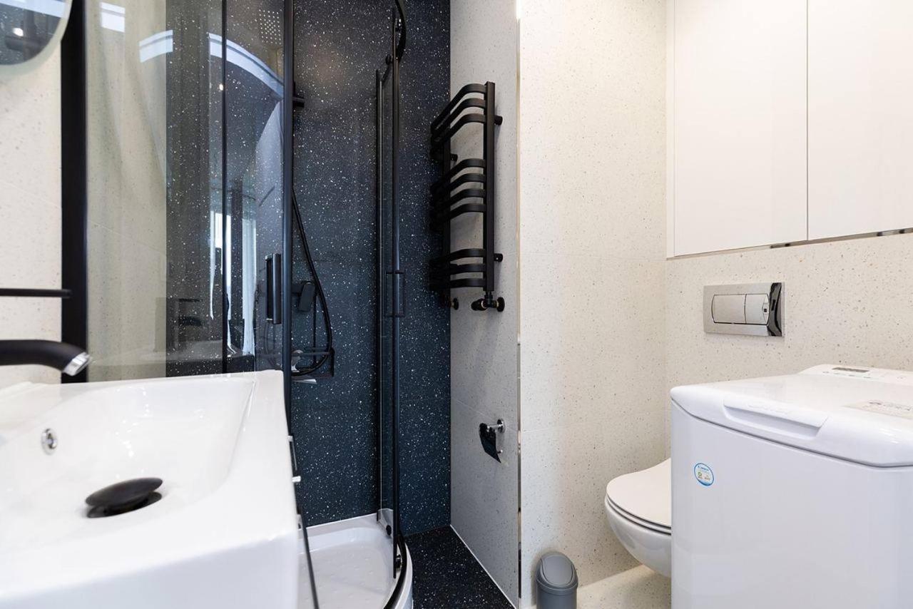 Easy & Comfortable, With Balcony, Very Close To The Center Warszawa Exteriör bild