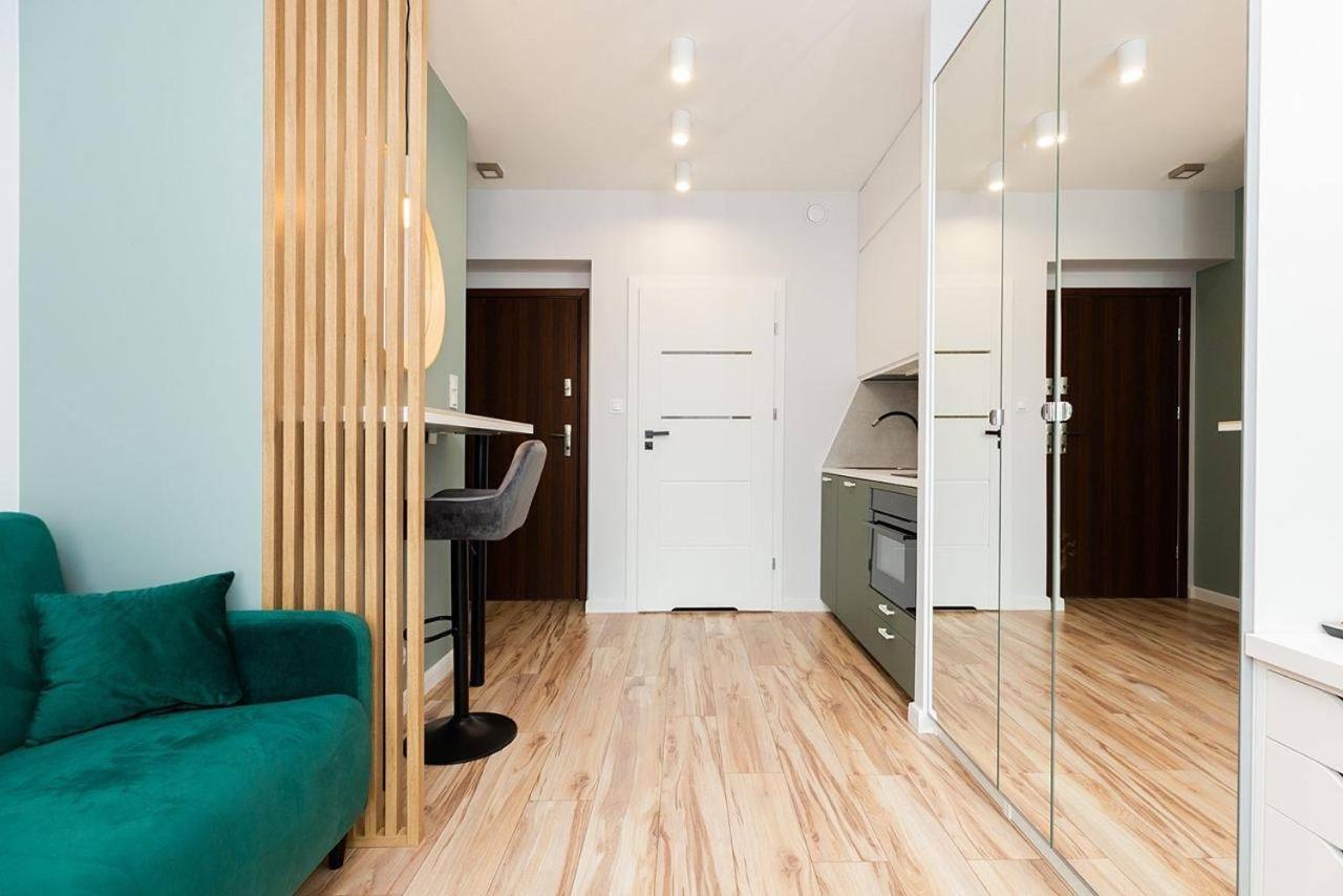 Easy & Comfortable, With Balcony, Very Close To The Center Warszawa Exteriör bild